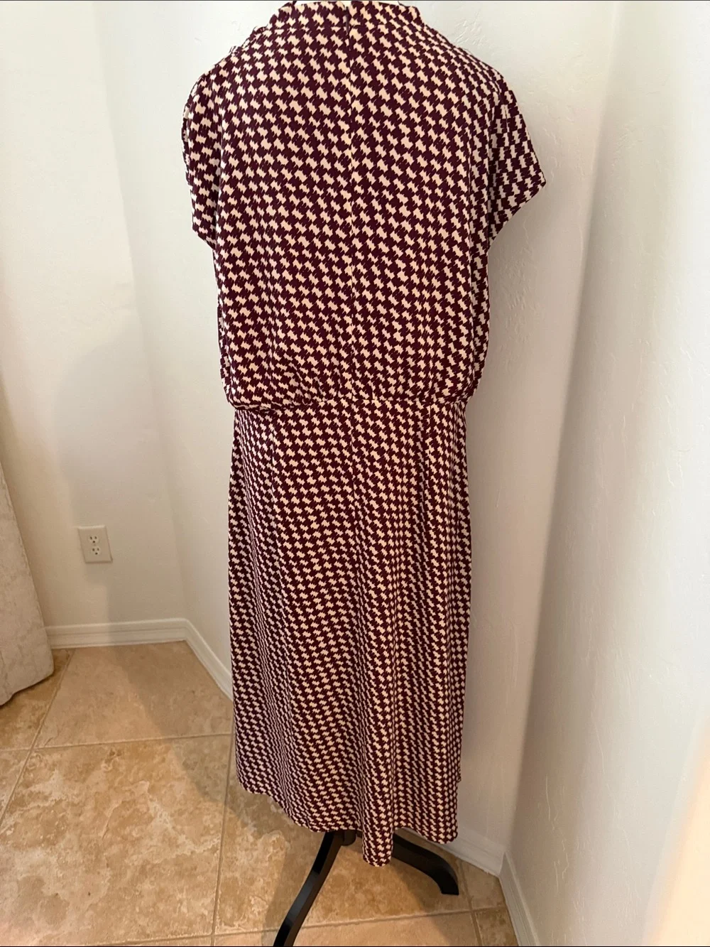 Ann Taylor Burgundy and Cream Houndstooth Maxi Dress - Picture 3 of 6